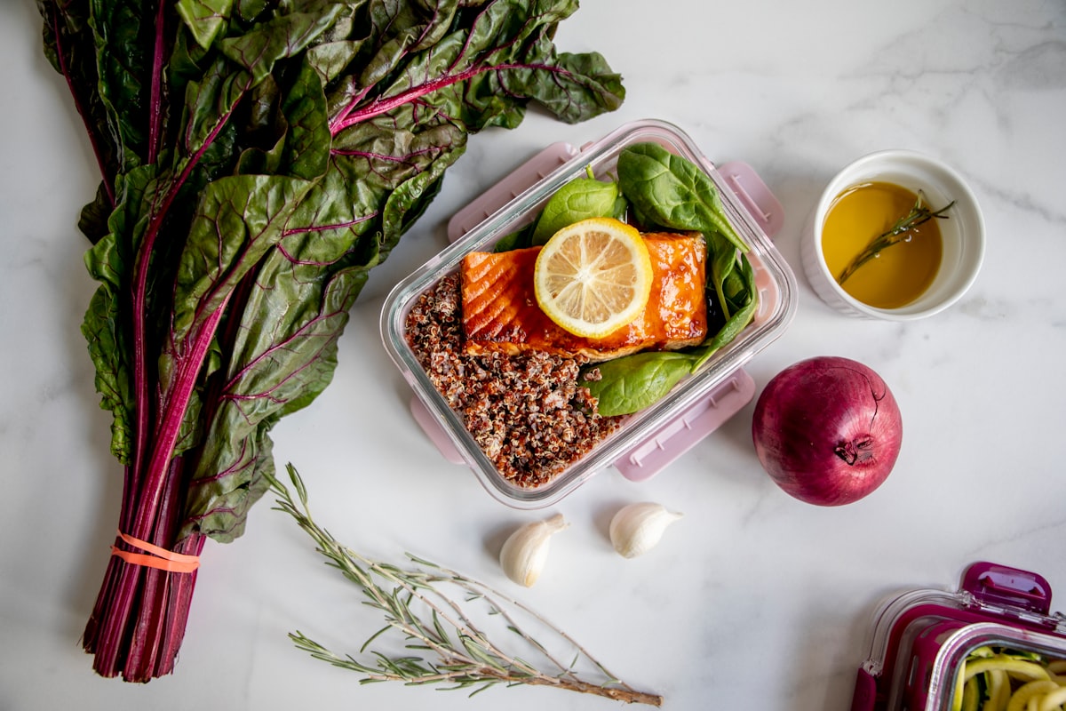 Nutrition specialist consulting with client